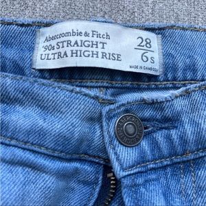 Abercrombie & Fitch Straight High Rise Jeans
